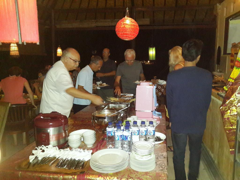 Beten Waru Bungalow And Restaurant Amed Exterior foto